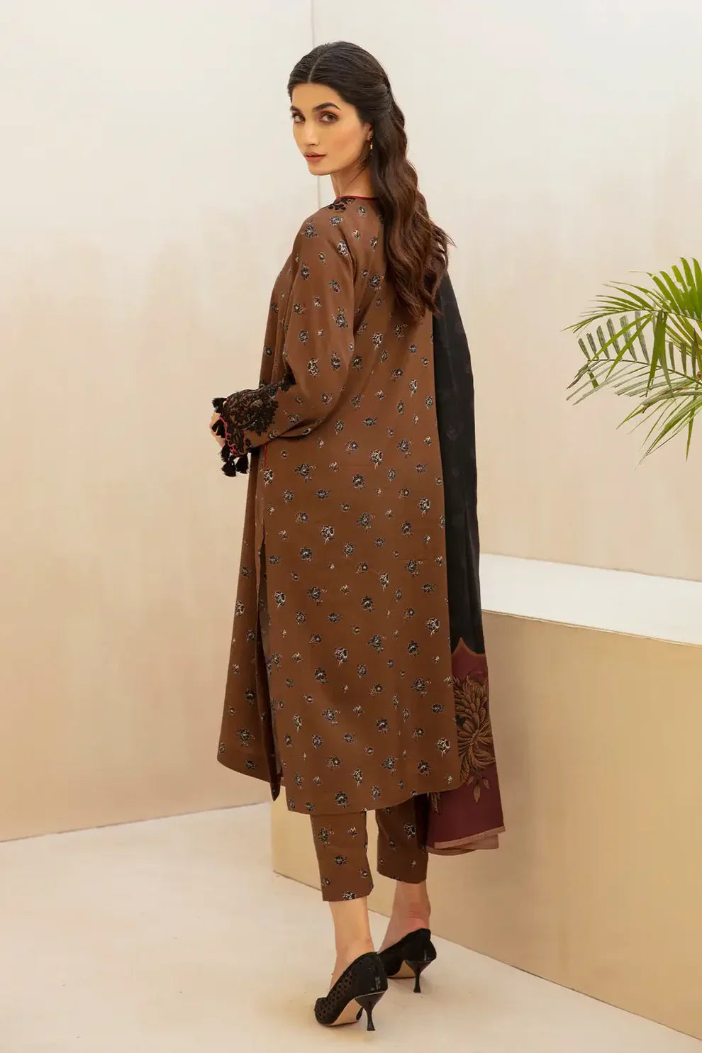 BAROQUE - 3PC KARANDI PRINTED EMBROIDERED SHIRT WITH KARANDI PRINTED SHAWL AND KARANDI PRINTED TROUSER-BAROQUE-1151