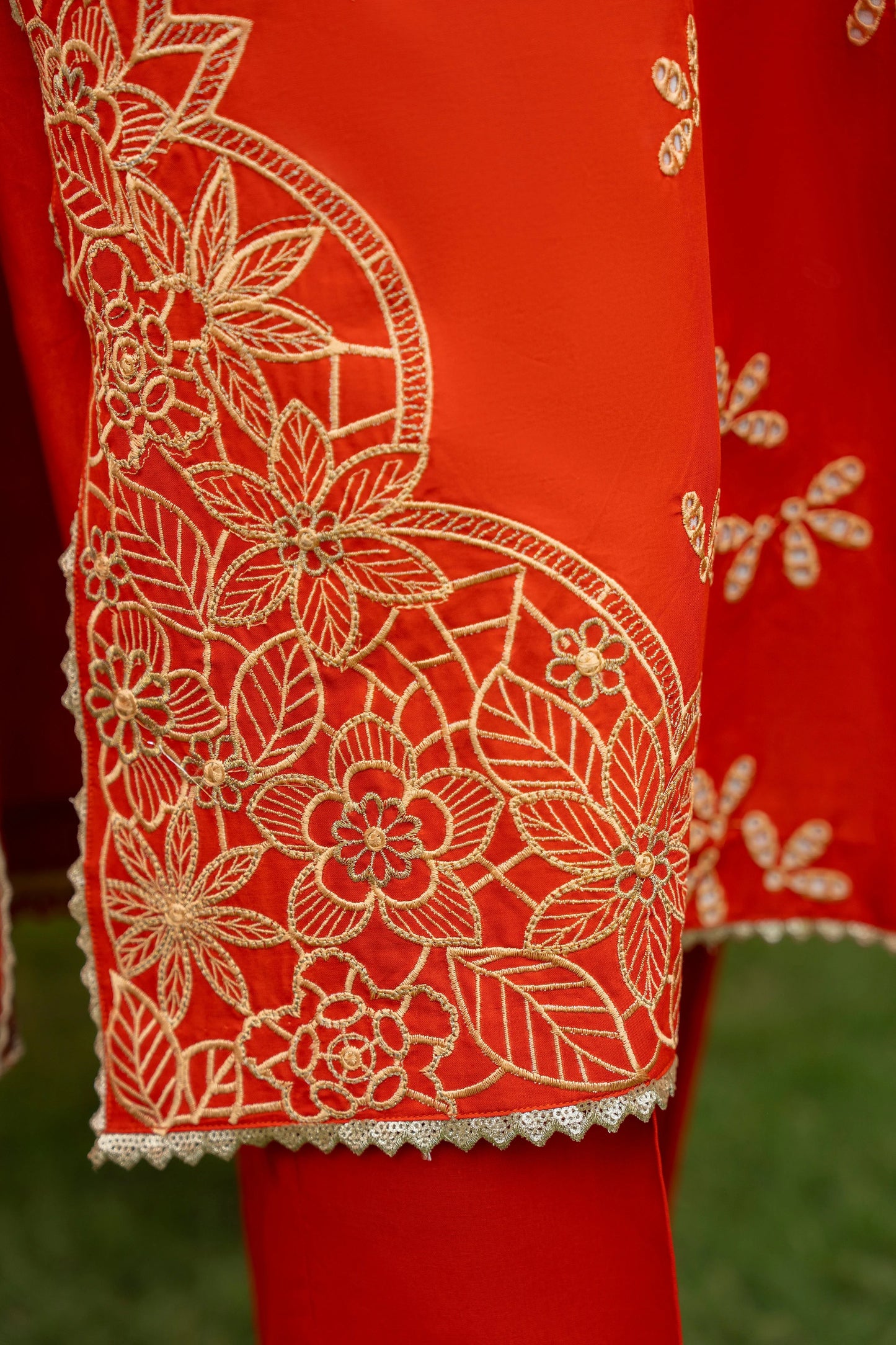 MIRAKHI - 3PC LAWN EMBROIDERED SHIRT WITH CHIFFON PRINTED DUPATTA AND TROUSER -WAC-M13